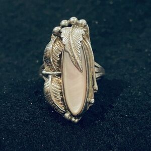 Vintage Native American Navajo Mother of Pearl Sterling Silver Ring